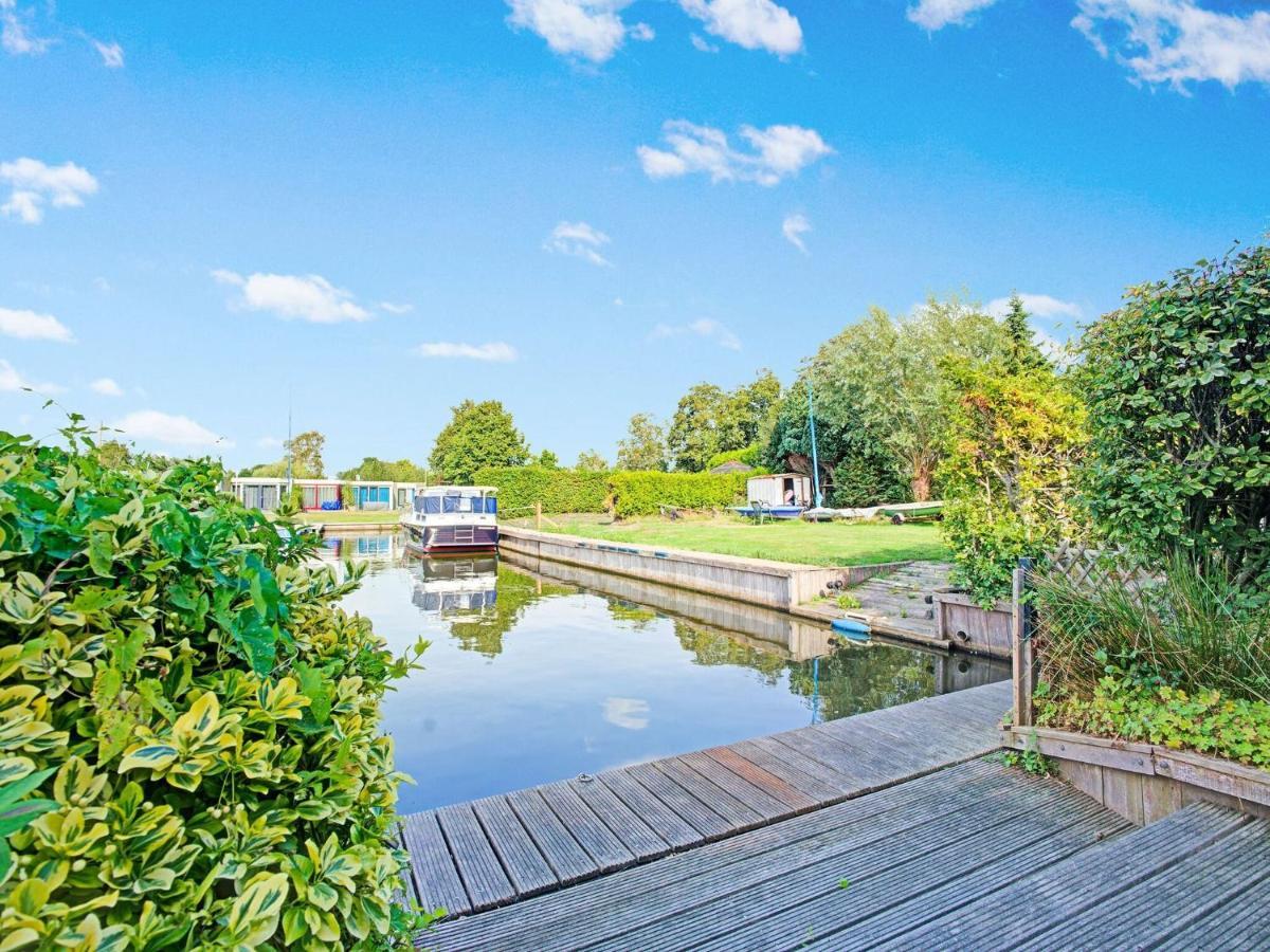 Waterfront Holiday Home With Jetty Boornzwaag over de Wielen Eksteriør billede