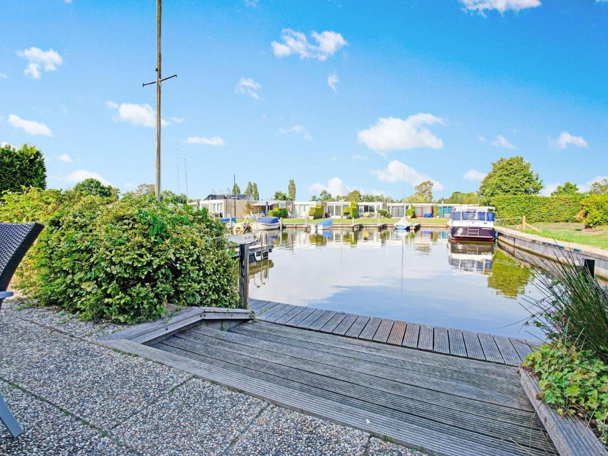Waterfront Holiday Home With Jetty Boornzwaag over de Wielen Eksteriør billede